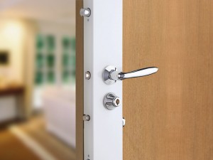 serrure en applique sur porte
