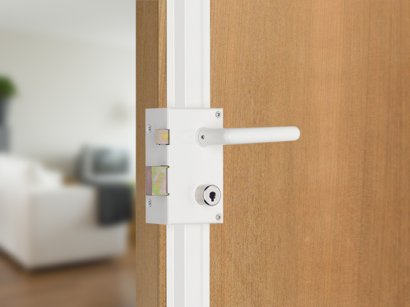 Renforcer sa porte avec la serrure en applique