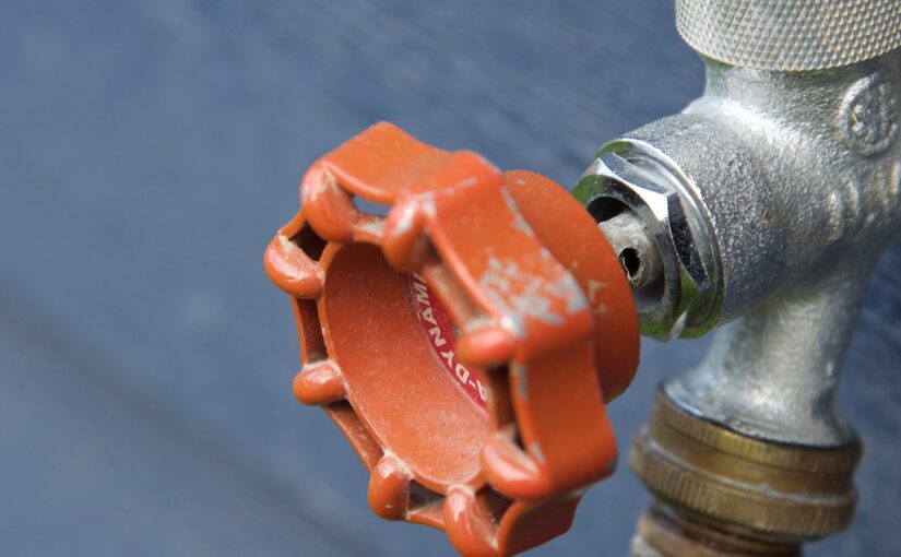 Comment choisir le bon plombier pour votre dépannage: Un guide pratique