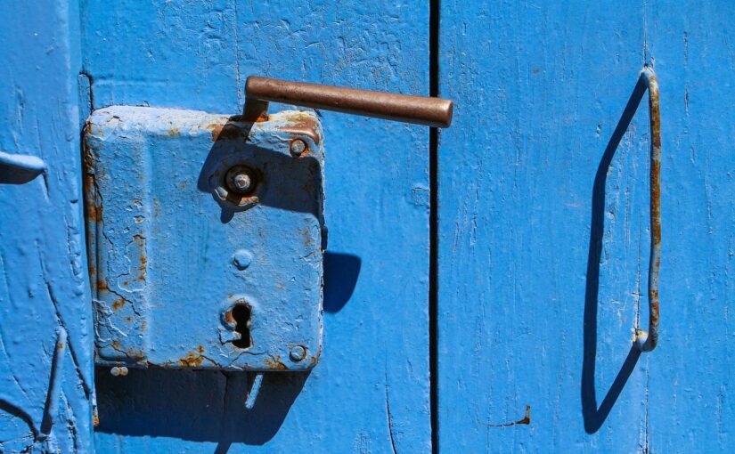 En cas d’urgence : ouverture de porte par un serrurier professionnel
